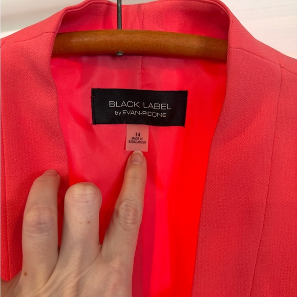Evan Picone Women's Vibrant Red Blazer - Picture 3 of 3